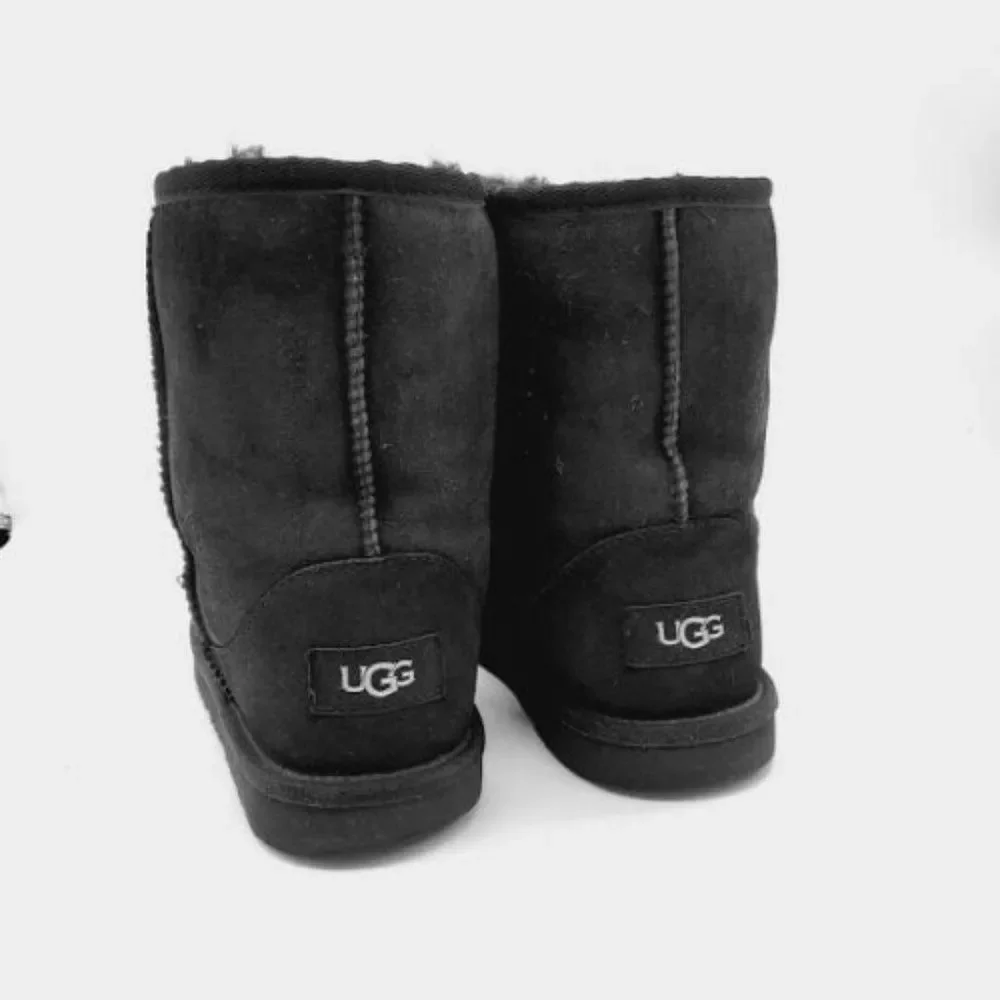 UGG Girls Black Slip On‎ Round Toe Winter Boots